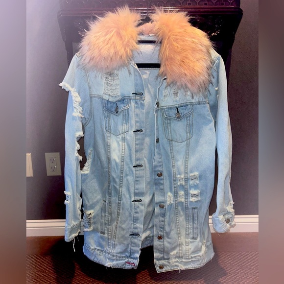 Distressed Denim Jacket w Faux Fur collar - Picture 2 of 16